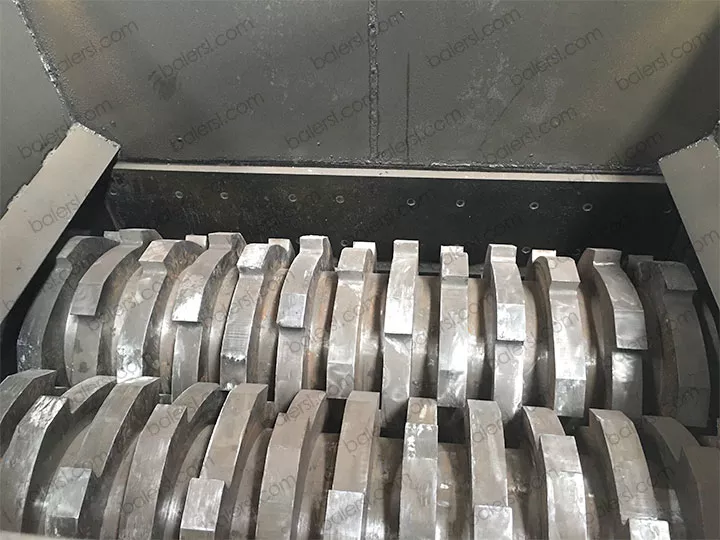 Double shaft metal shredder machines' knives