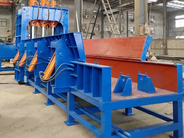 Durable scrap gantry shear