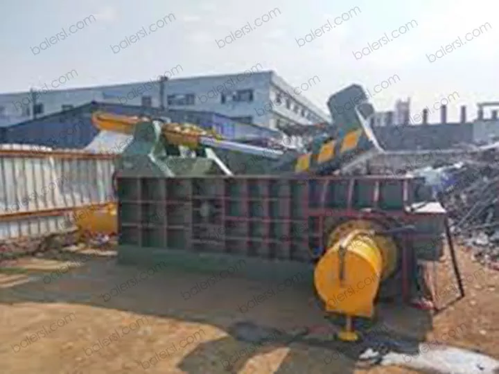 Hydraulic sheet metal baler