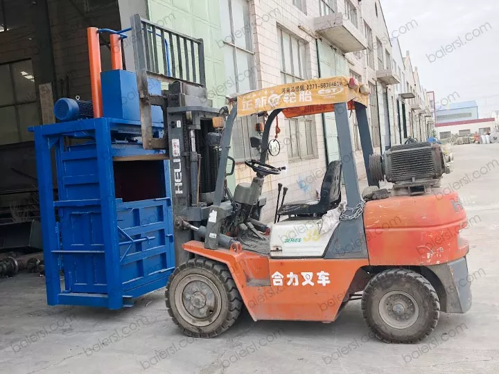 Loading of the aluminum can baler machine