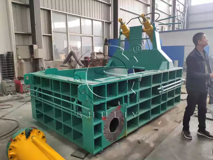 hydraulic scrap metal baling press