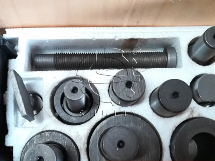 details of threaded steel bender