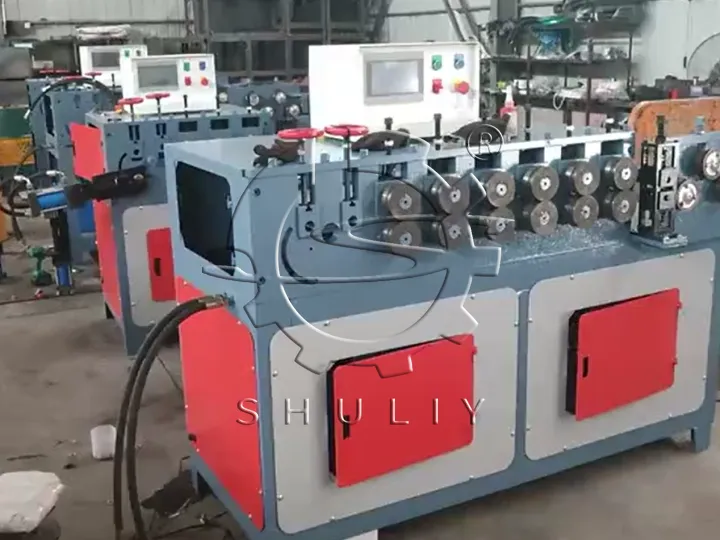 máquina de formação de vergalhões em espiral