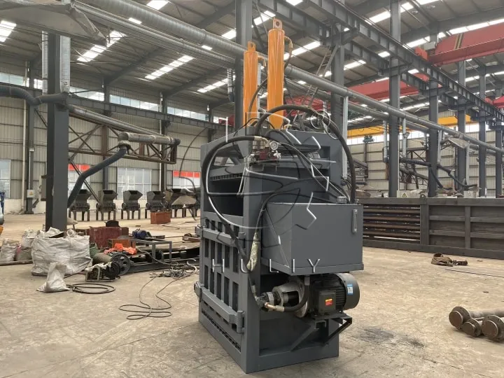 вертикальный гидравлический тюковщик