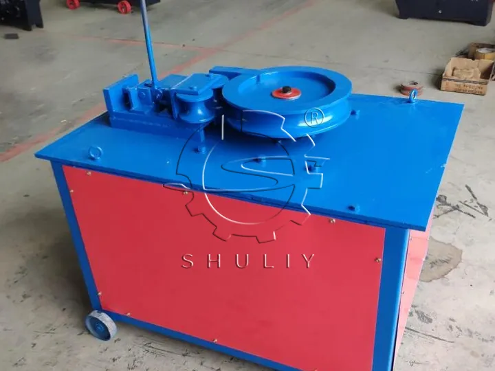 Machine à cintrer les tubes CNC