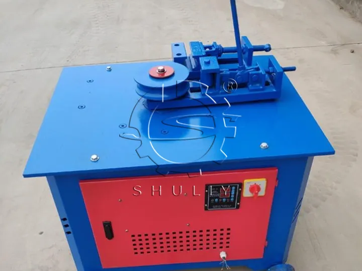 Le diamètre et l’épaisseur de la paroi des tubes à traiter